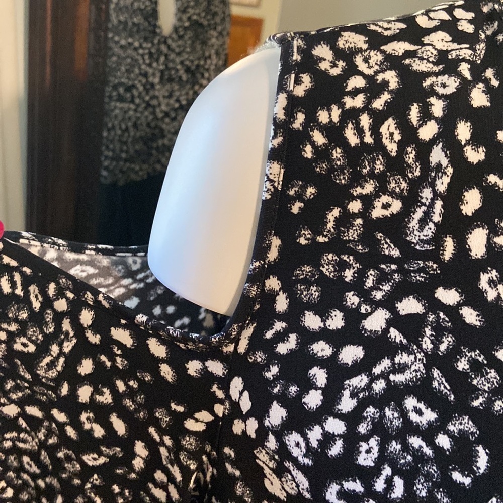 Vince Camuto 2X EUC top - Picture 2 of 5